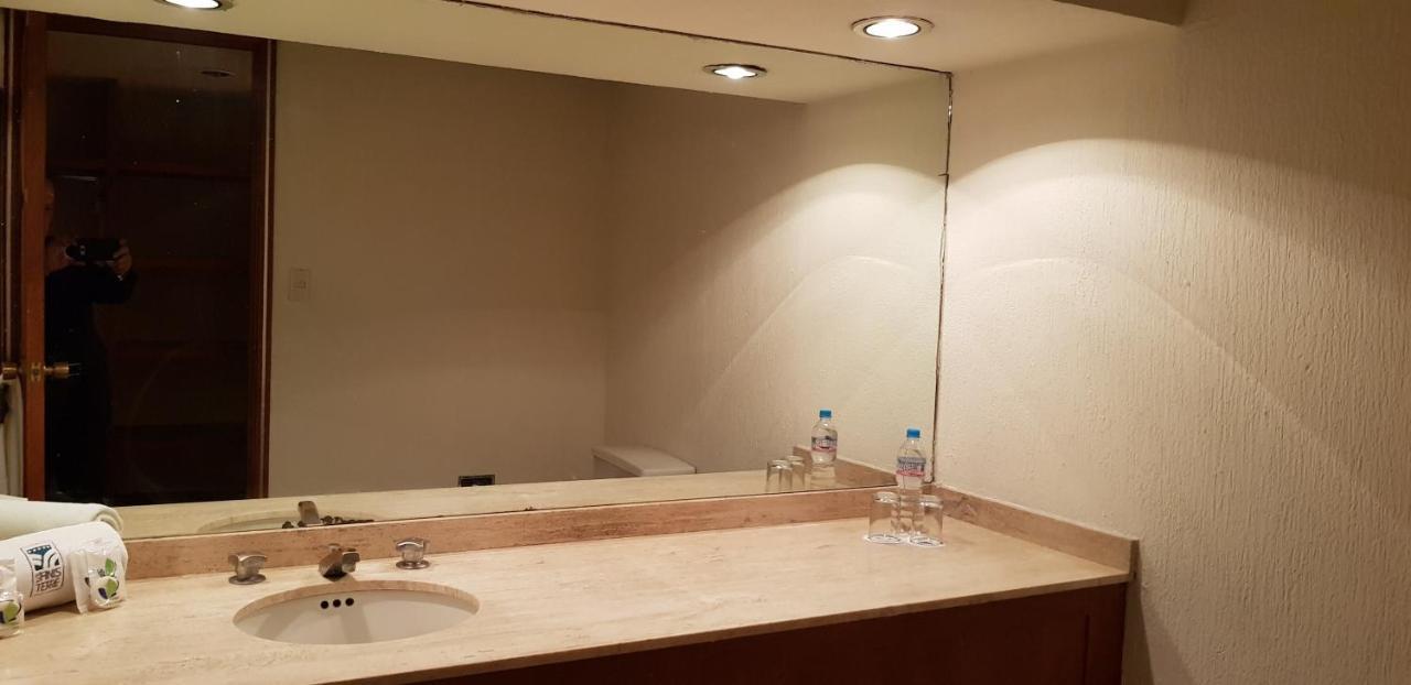 Hotel Finisterre メキシコシティ エクステリア 写真